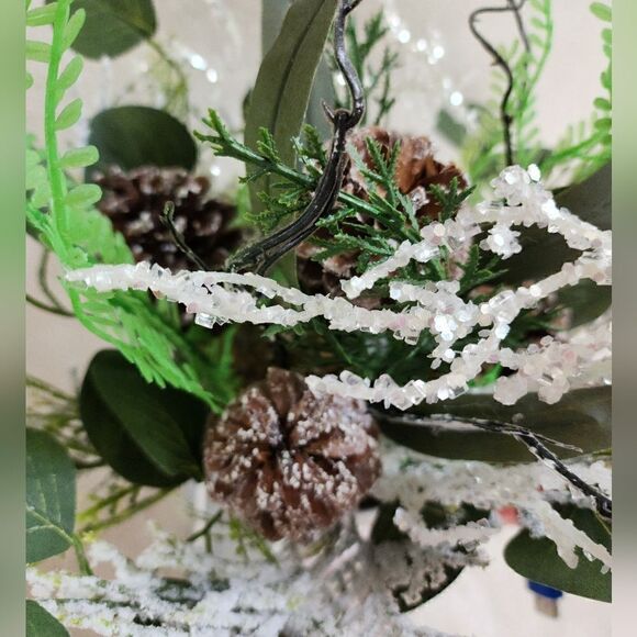 New Christmas Floral Arrangement   - Picture 4 of 5